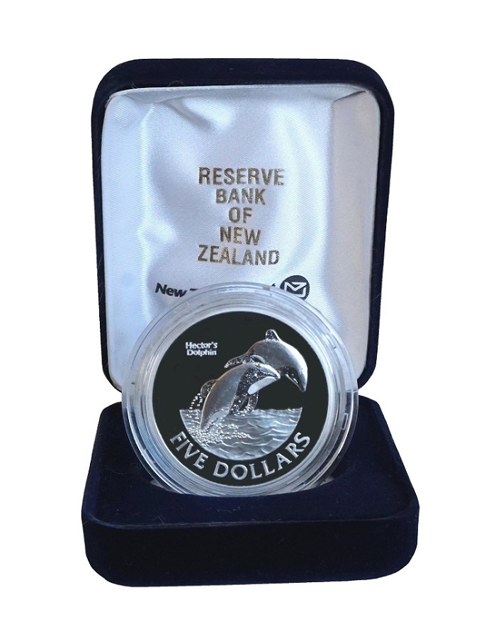 Hector's Dolphin!!! 2002 Details about   New Zealand Uncirculated 5 Dollars Coin 